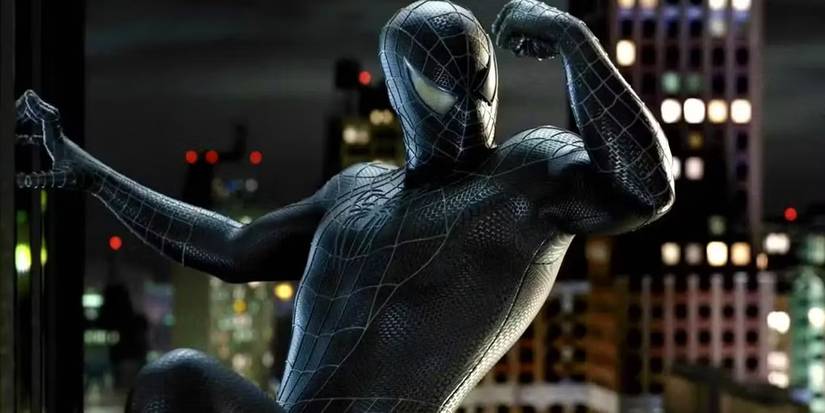 Tobey Maguire com o traje preto simbiótico em Homem-Aranha 3