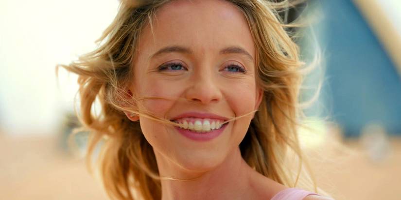 Sydney Sweeney sorrindo em Anyone But You