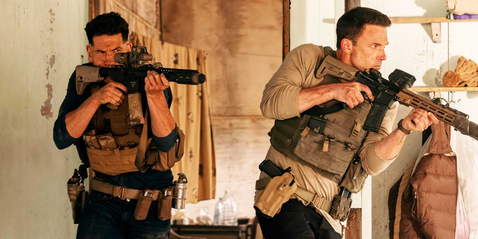 Ben Affleck e Jon Bernthal em O Contator 2