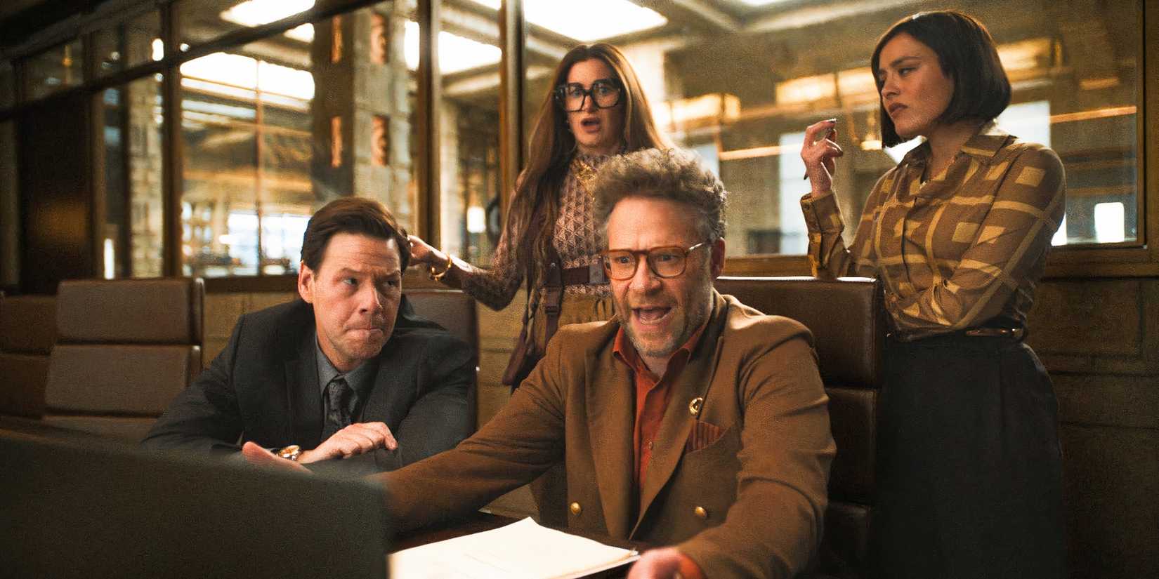 Matt e outros personagens em uma reunião tensa em The Studio.