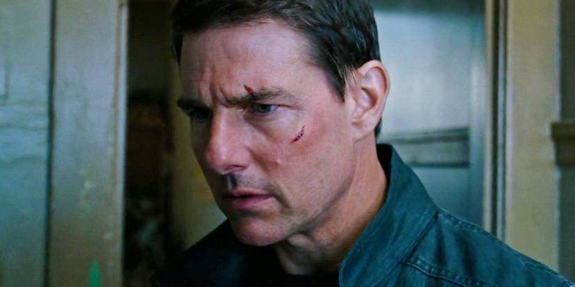Tom Cruise looking distressed and bloodied in Jack Reacher Never Go Back