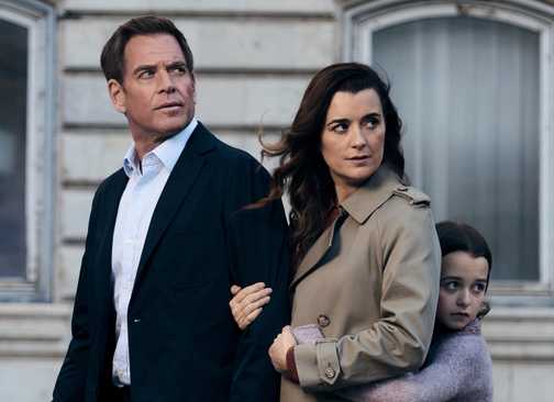 Tony, Ziva, and Tali standing close together on NCIS Tony and Ziva