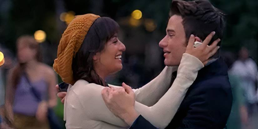 An emotional Rachel and Kurt reuniting in the middle of New York in Glee season 4, episode 1.