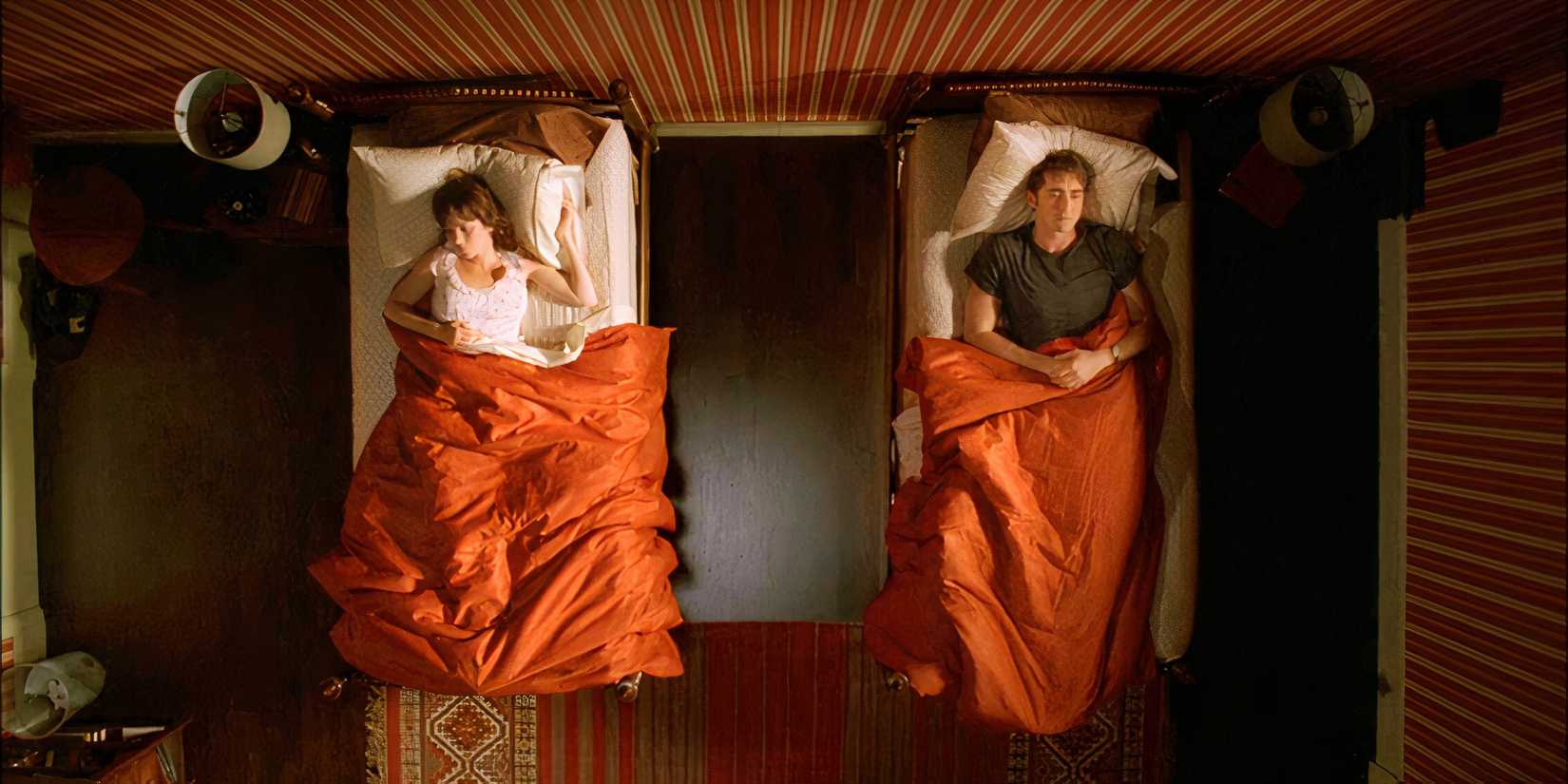 An overhead shot of Chuck (Anna Friel) and Ned (Lee Pace) in seperate beds in Pushing Daisies.
