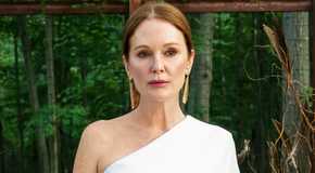 Julianne Moore looking inquisitive in Sirens