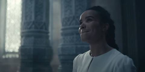 Zoe Robins suppresses laughter in Wheel of Time season 3 blooper reel