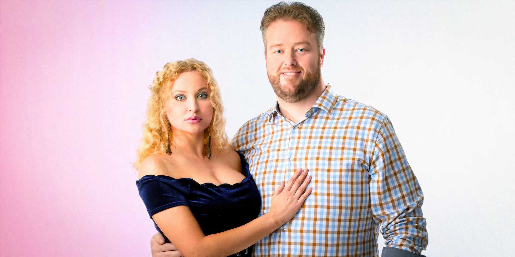 Mike Youngquist Natalie Mordovtseva 90 Day Fiancé posing against a pale pink background