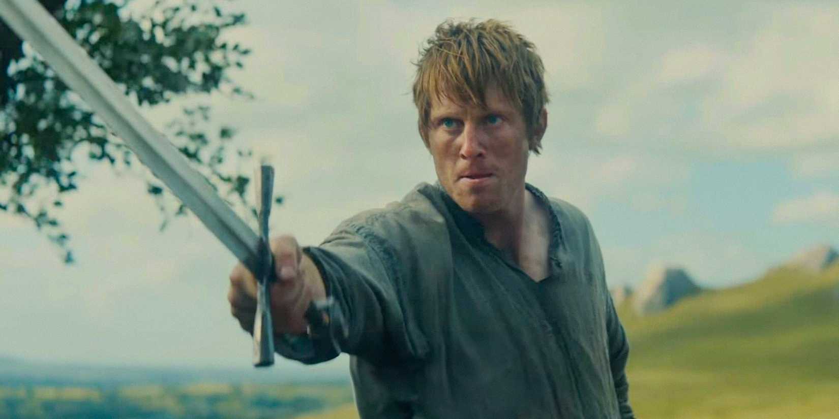 Ser Duncan 'Dunk' the Tall (Peter Claffey) ready to attack with his sword in A Knight of the Seven Kingdoms