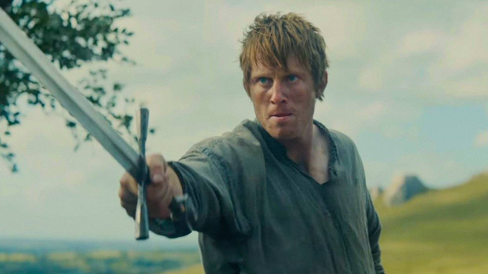 Ser Duncan 'Dunk' the Tall (Peter Claffey) ready to attack with his sword in A Knight of the Seven Kingdoms