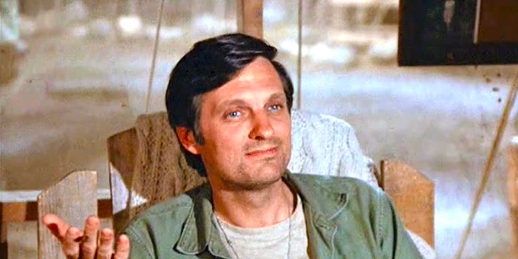 Alan Alda como Hawkeye em MASH
