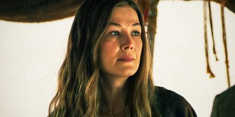 Rosamund Pike looking to the side in The Wheel of Time
