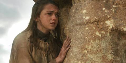 Arya Stark holding onto the statue of Baelor in Game of Thrones season 1