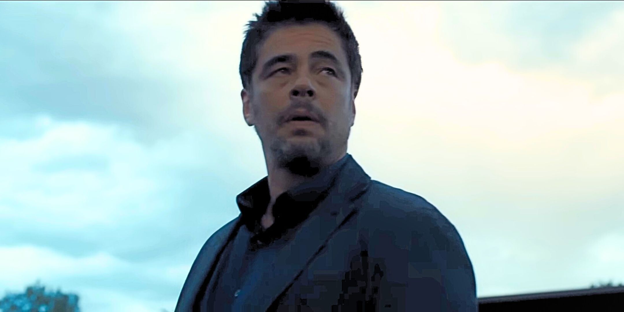 Benicio del Toro as Alejandro Gillick looking at something outdoors in Sicario