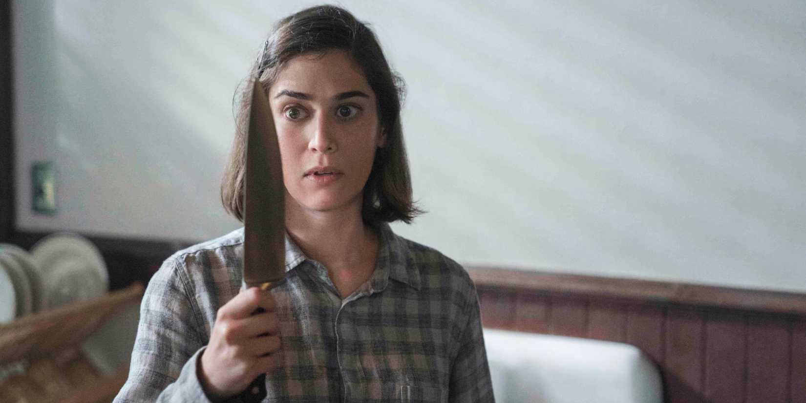 Lizzy Caplan como Annie Wilkes na 2ª temporada de Castle Rock
