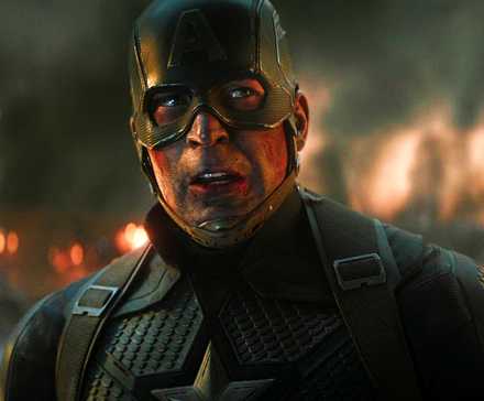 Крис Эванс в роли Капитана Америки, выглядящий уставшим в "Мстителях: Финал"