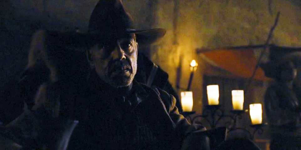 New El Lazo (Giancarlo Esposito) looking up at the Man in Black (Ed Harris) in Westworld season 2, episode 2