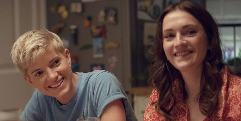 Cena da série Feel Good.