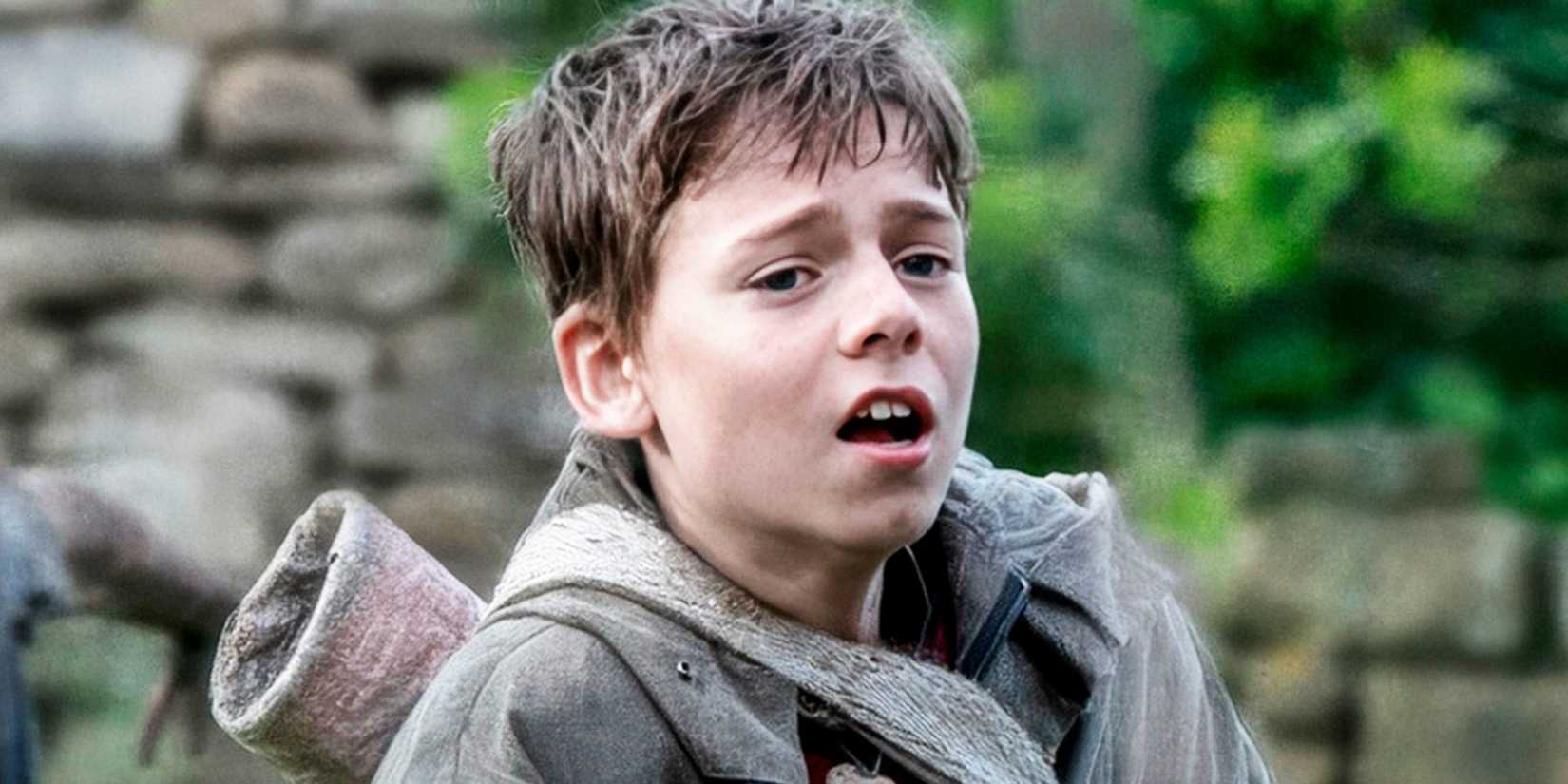 Spike (Alfie Williams) running with a distressed expression in 28 Years Later