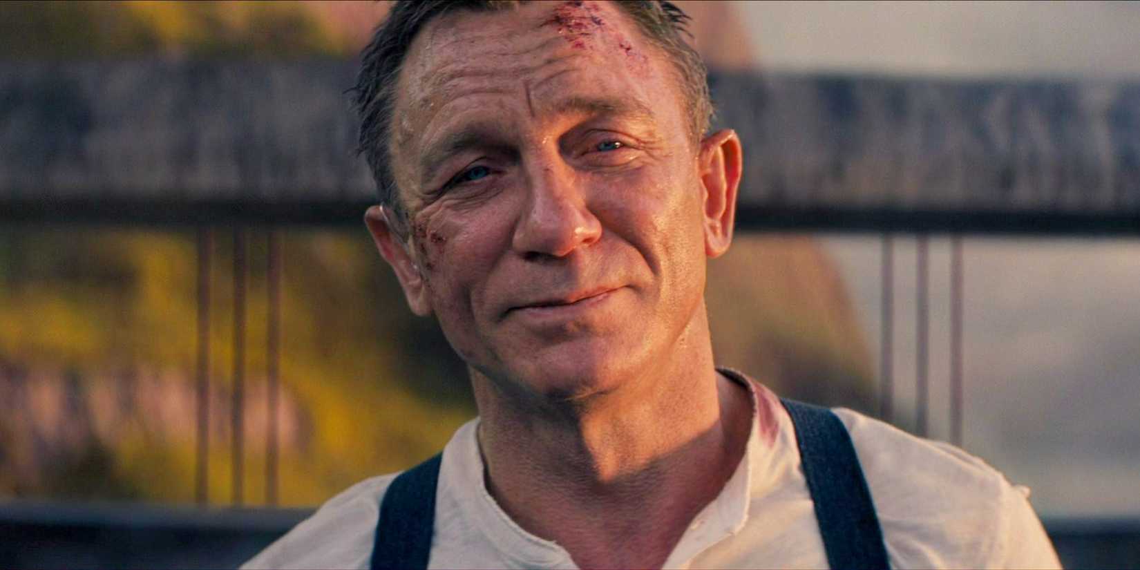James Bond (Daniel Craig) smiling as he dies in No Time To Die