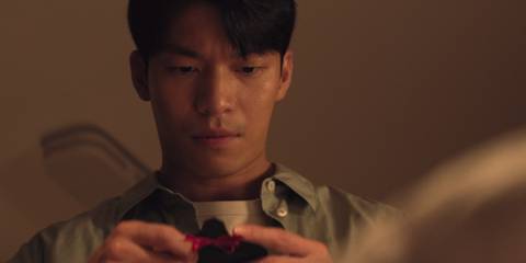 Jun-ho looking at a Squid Game card in season 3, episode 6