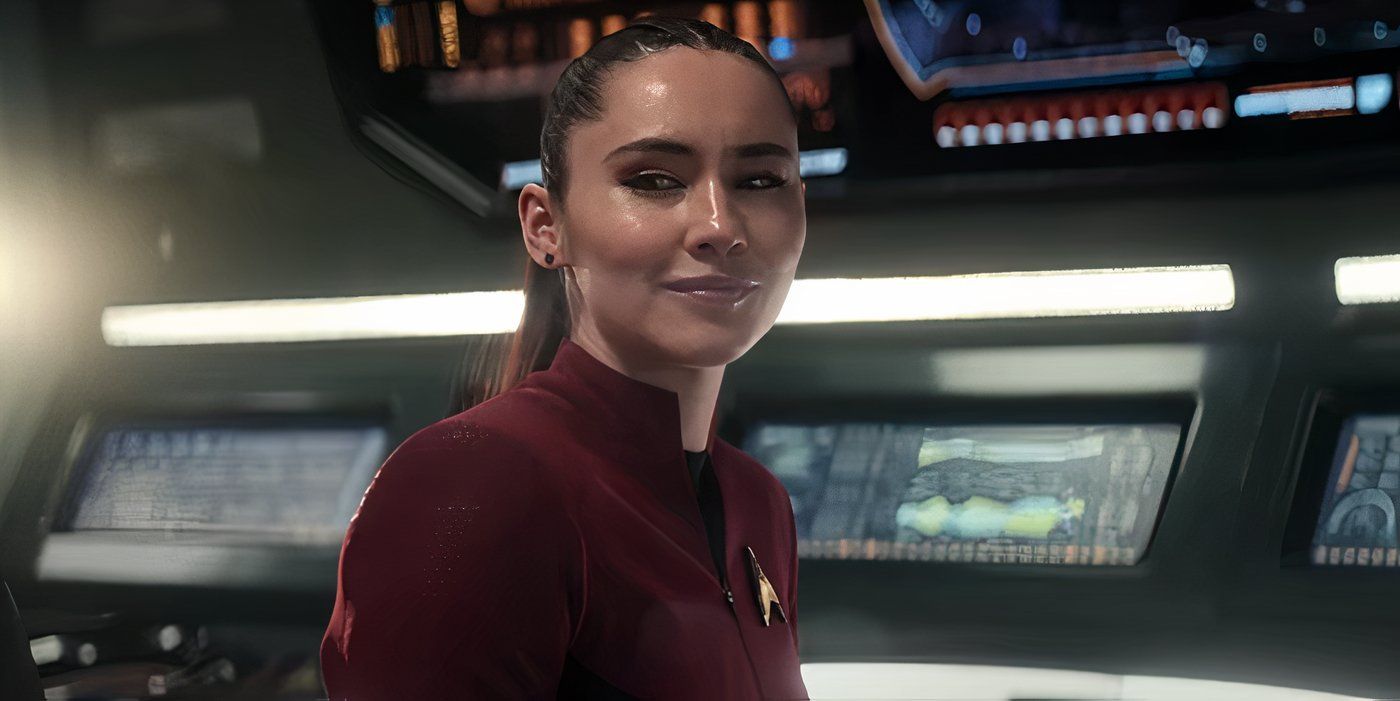 La'an smiles on bridge