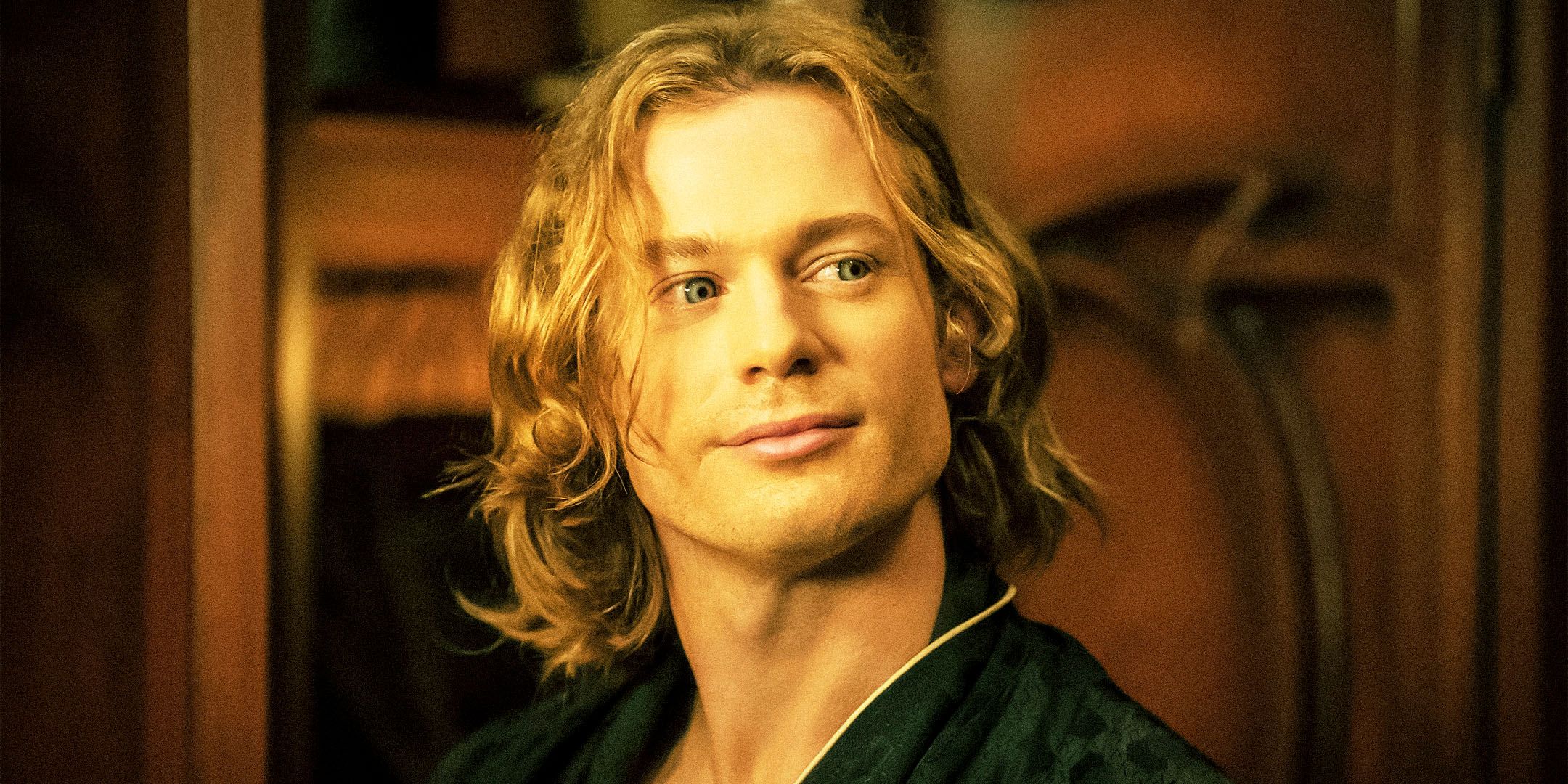 Lestat sorridente in Interview with the Vampire