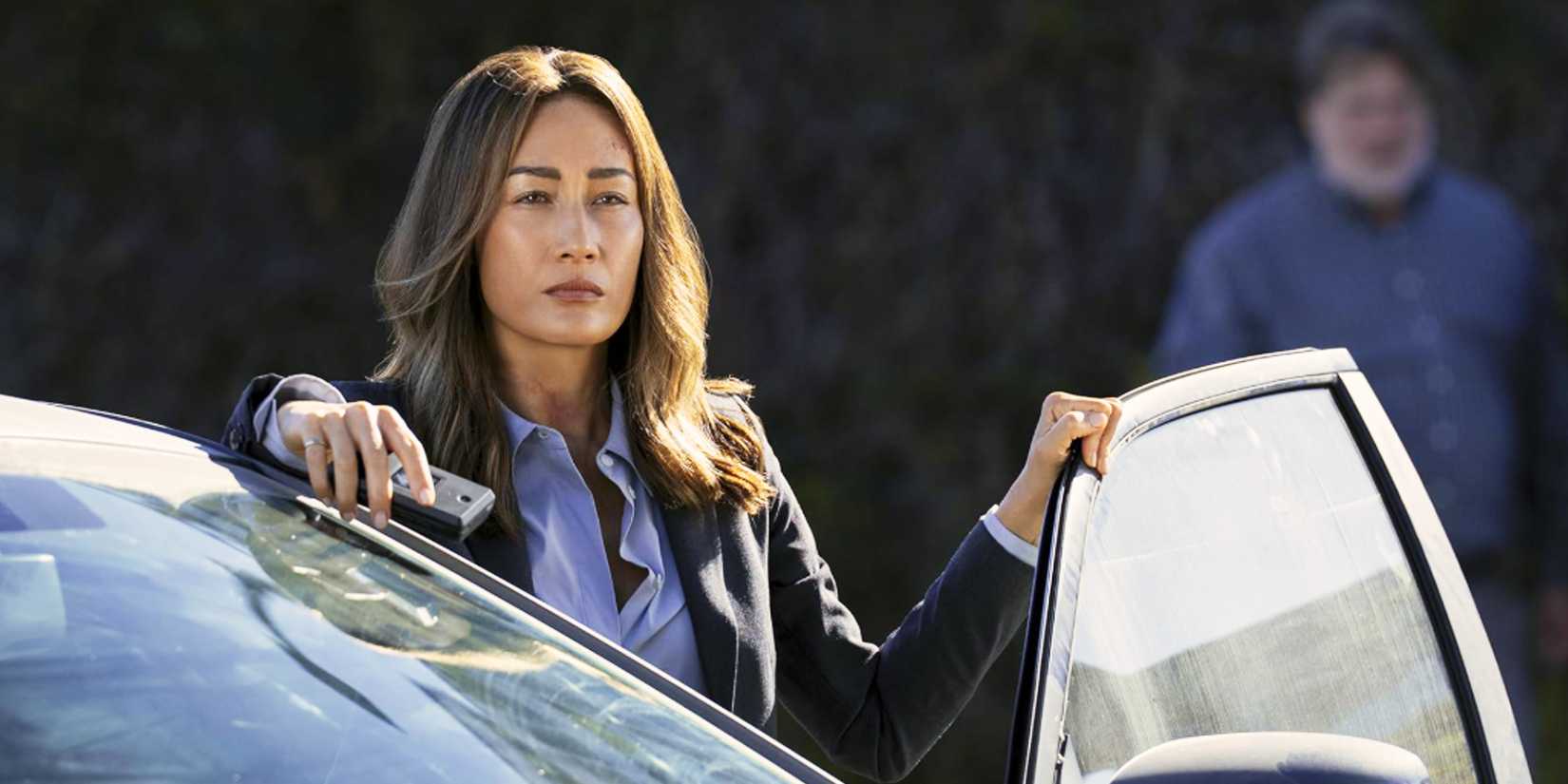 Maggie Q como Renée Ballard em cena de spin-off de Bosch.