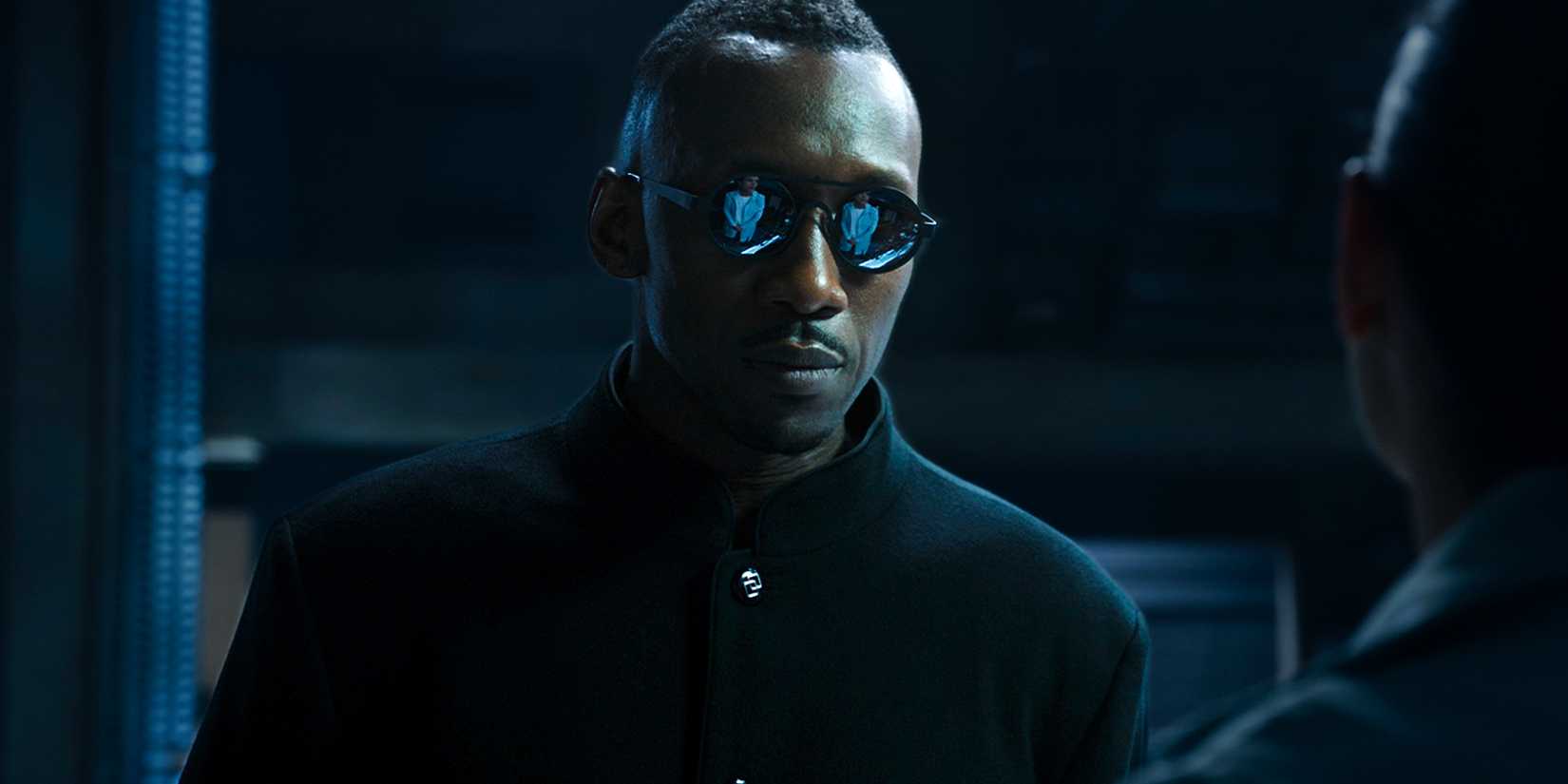 Mahershala Ali with reflective glasses in Alita Battle Angel