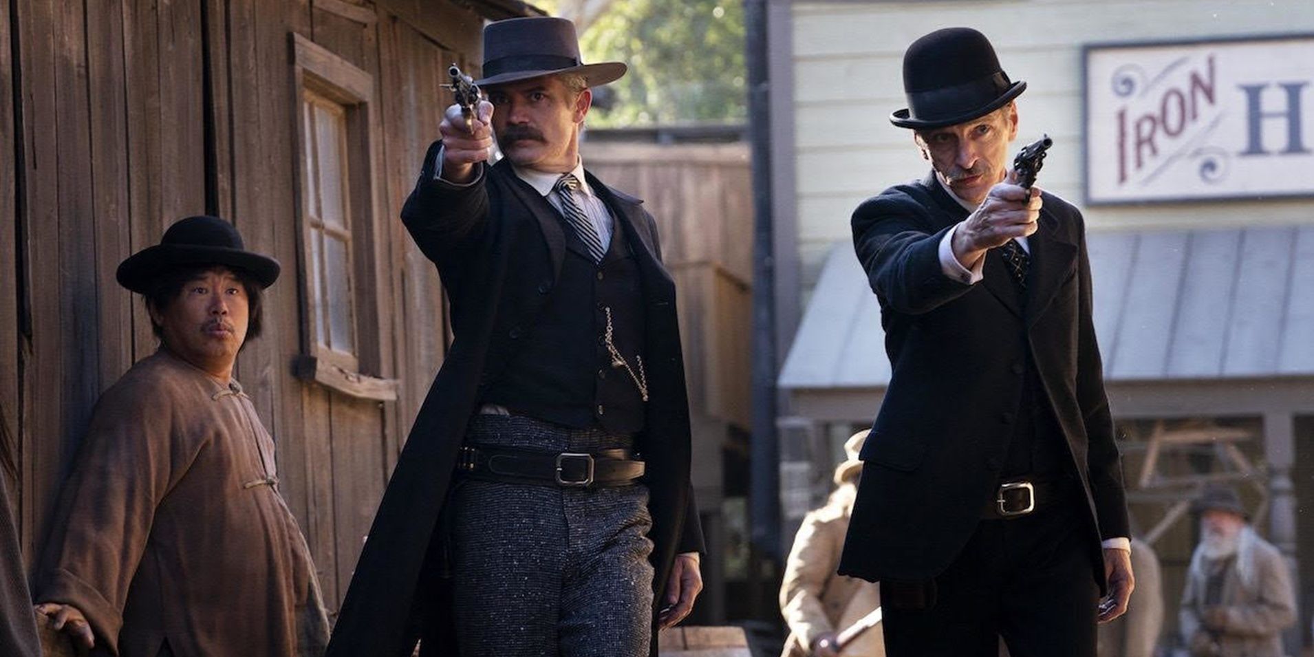 Uomini con armi nel finale di Deadwood stagione 1