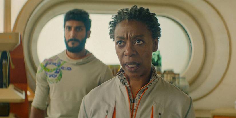 Mensah (Noma Dumezweni) falando seriamente em Murderbot Temporada 1 Ep 8