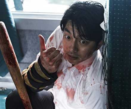 10 Must-See R-Rated Movies of the Last 10 Years (Ranked) 3 Gong Yoo hiding behind a chair holding a bat in Train to Busan
