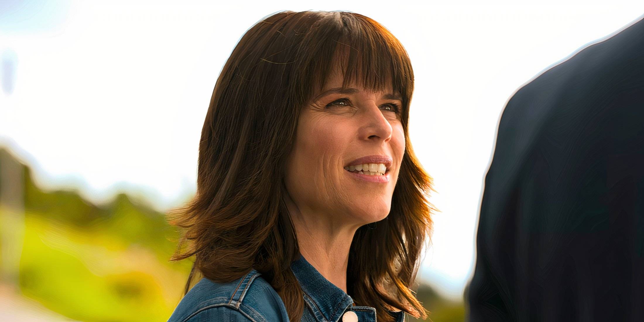 Neve Campbell as Maggie speaking to Mickey in The Lincoln Lawyer season 3 episode 6