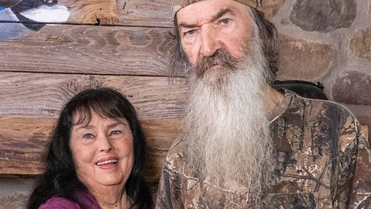 Phil Robertson in Duck Dynasty posing with wife Miss Kay