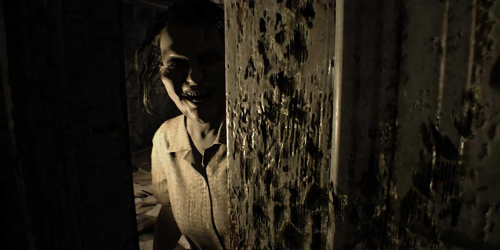Marguerite behind a wooden post in Resident Evil 7 