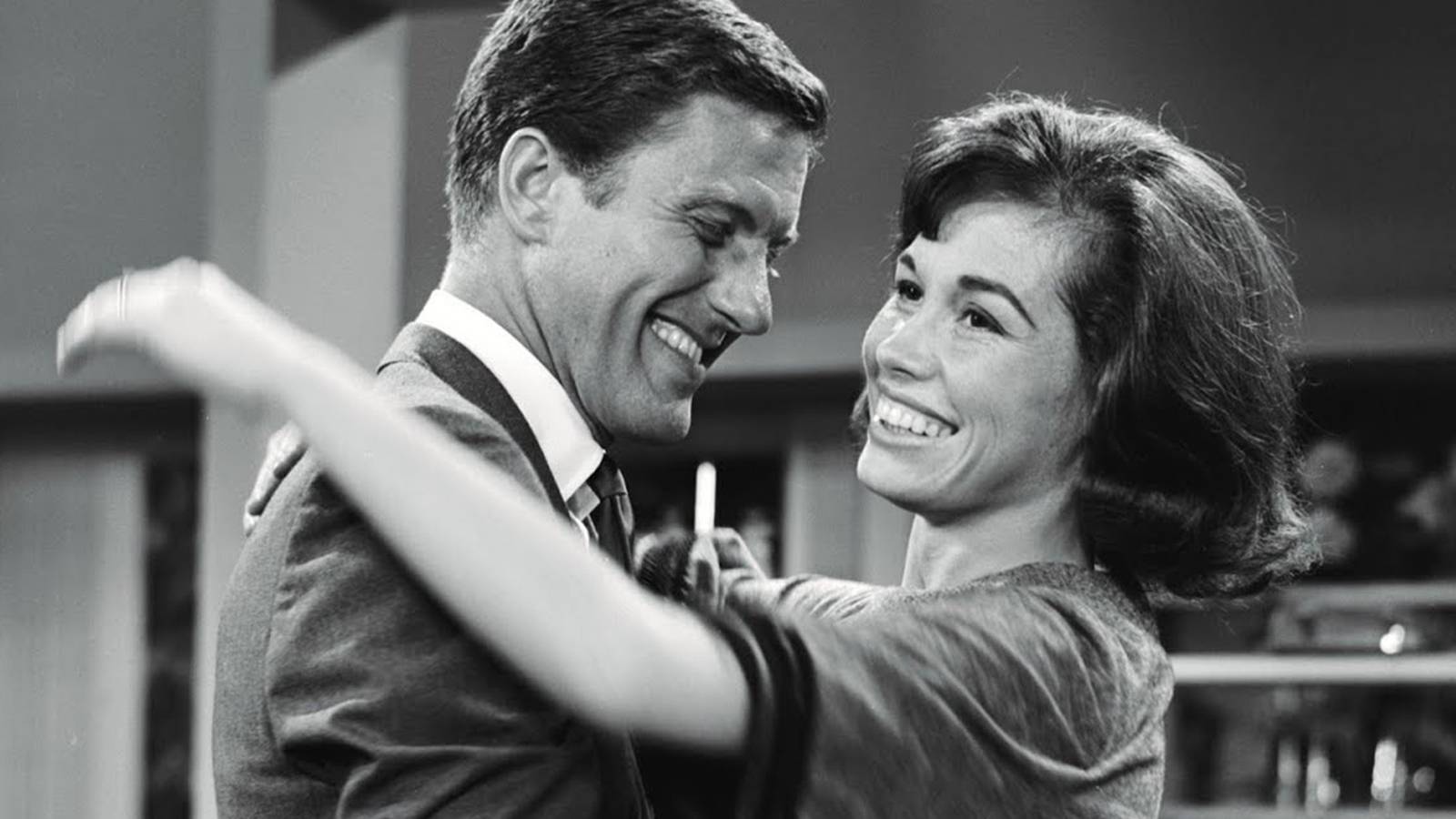 20 Groundbreaking TV Comedies That Redefined The Genre