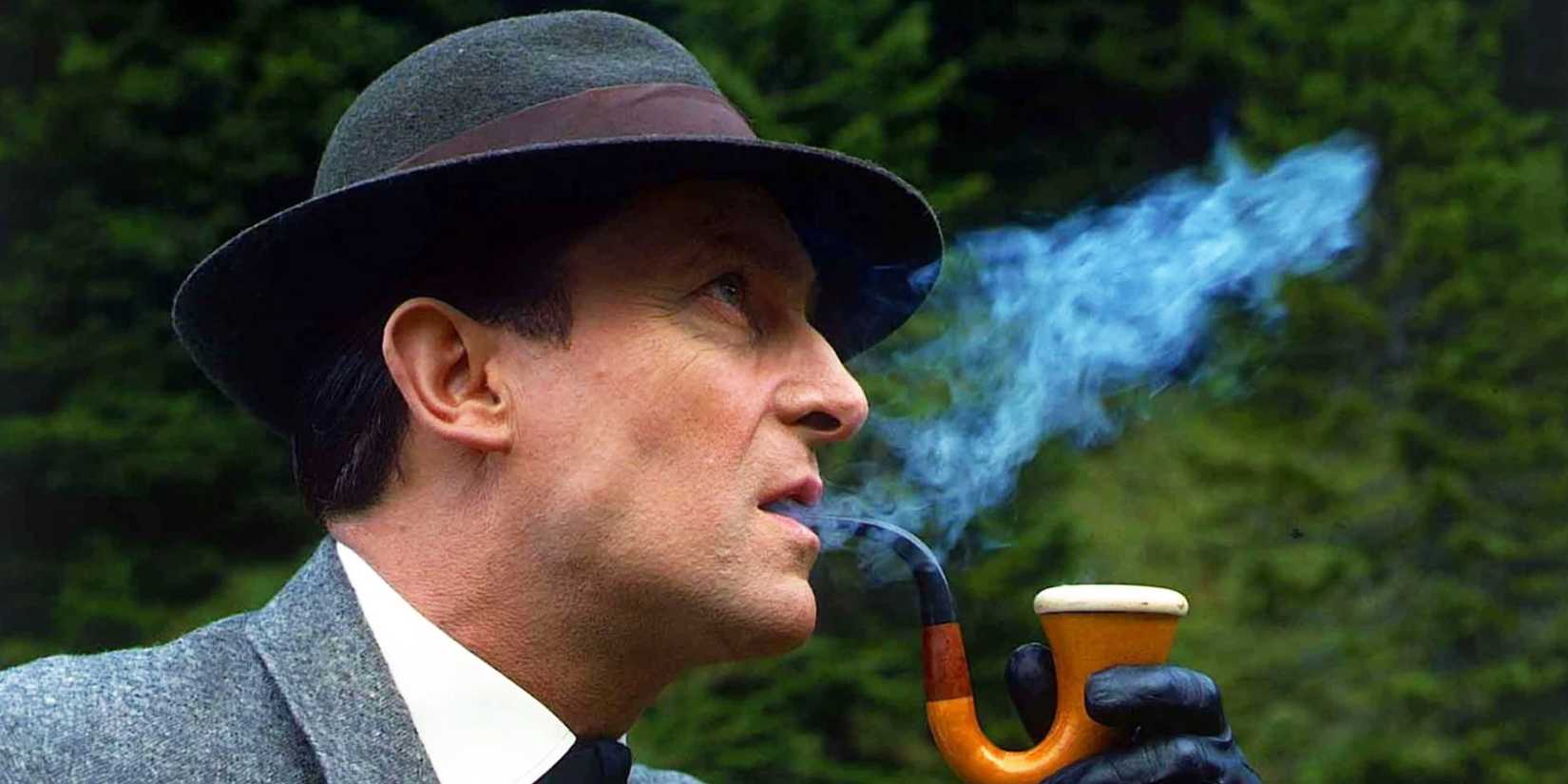 Sherlock Holmes 1984 Jeremy Brett com seu cachimbo