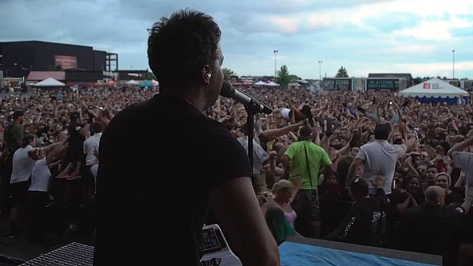 10 Bands That Define The Iconic Warped Tour