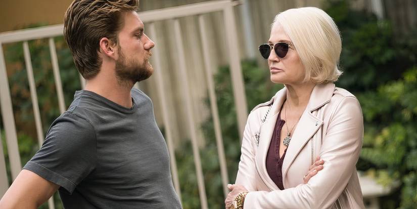 Smurf and Daren talking to each other in Animal Kingdom