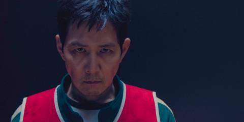 Seong Gi-hun (Lee Jung-jae) looking mysterious in Squid Games Season 3 Ep 1