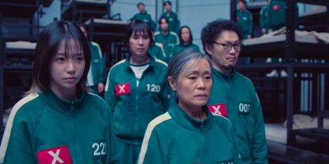 Jun-hee (Jo Yuri), Hyun-ju (Park Sung-hoon), Geum-ja (Kang Ae-sim), and Park Yong-sik (Yang Dong-geun) feeling pity in Squid Games Season 3 Ep 1