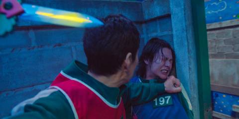 Seong Gi-hun (Lee Jung-jae) about to stab a guy in Squid Games Season 3 Ep 2