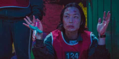 Nam-gyu (Roh Jae-won) splattered with blood on his face in Squid Games Season 3 Ep 2