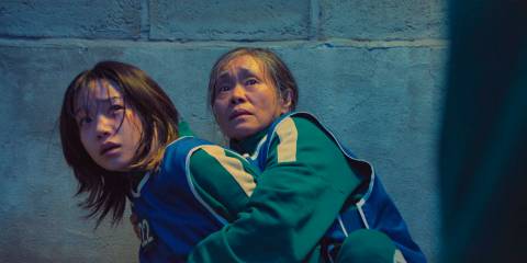Jun-hee (Jo Yuri) and Geum-ja (Kang Ae-sim) scared in Squid Games Season 3 Ep 2