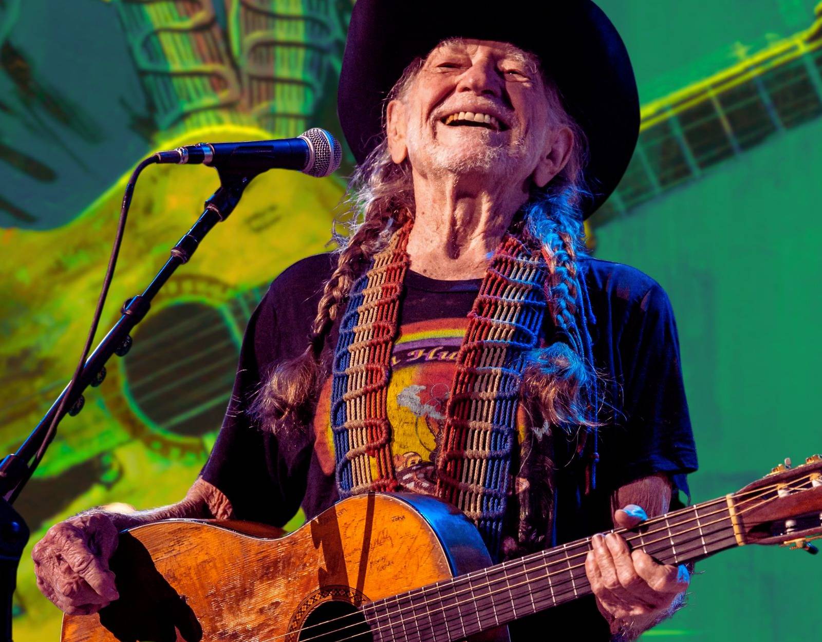Did Country Music Legend Willie Nelson Actually Get An Eight-Minute Standing Ovation? Explaining What Really Happened At The Outlaw Music Festival
