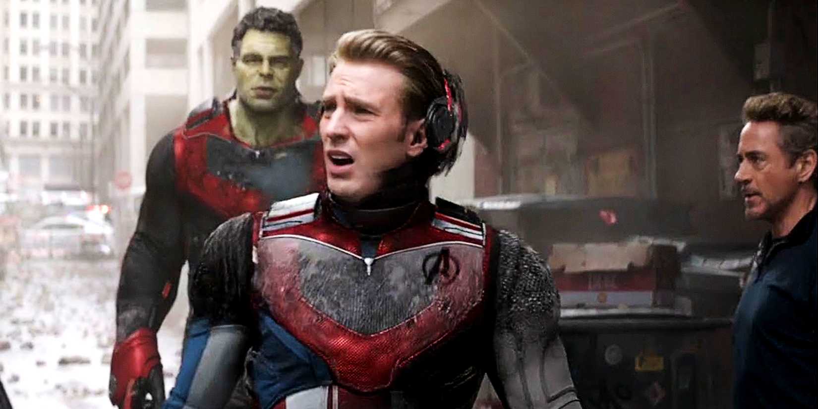 Os Vingadores tiram seus trajes de viagem no tempo com nanotecnologia após viajarem para a Batalha de Nova York de 2012 em Vingadores: Ultimato