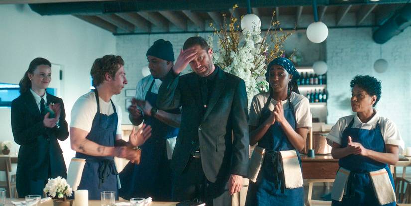 Jessica, Carmy, Marcus, Sydney, and Tina clapping for Richie (Ebon Moss-Bachrach) in The Bear Season 4 Ep 2