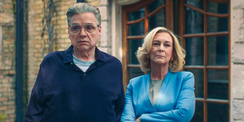 Uncle Jimmy (Oliver Platt) and Donna (Jamie Lee Curtis) in The Bear Season 4 Ep 3