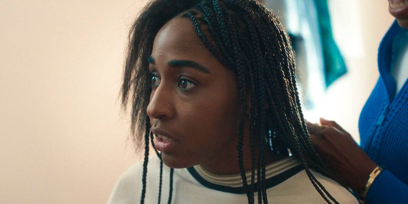 Sydney (Ayo Edebiri) with her hair half braided in The Bear Season 4 Ep 4