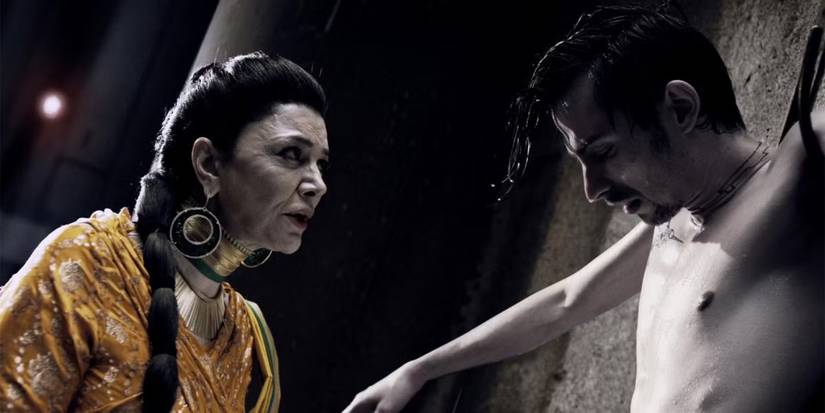 Shohreh Aghdashloo’s Chrisjen Avasarala interrogates a Belter in The Expanse’s series premiere