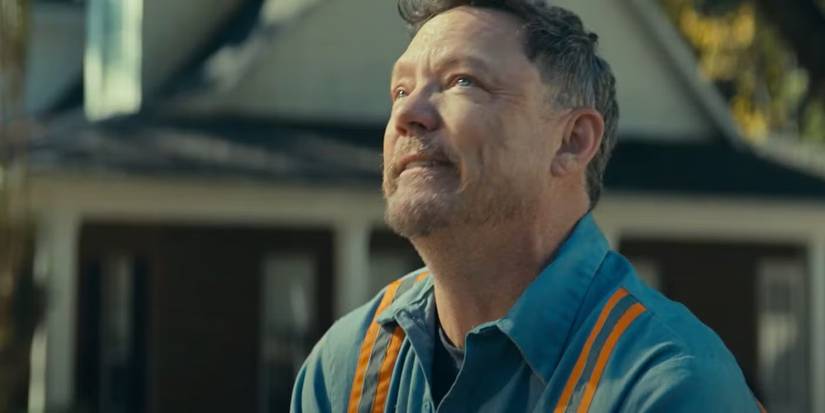 Matthew Lillard looking up in The Life of Chuck